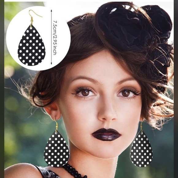 2 Pieces Women's Jewelry Set Polka Dot Pattern Multi-Layer Bracelet and Earrings - Picture 3 of 3